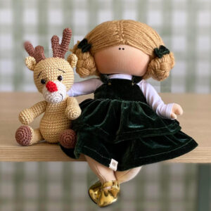 Coleção 2025 - Boneca Decorativa de Natal - Vestido Verde Rena