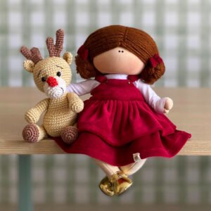Coleção 2025 - Boneca Decorativa de Natal - Vestido Vermelho Rena